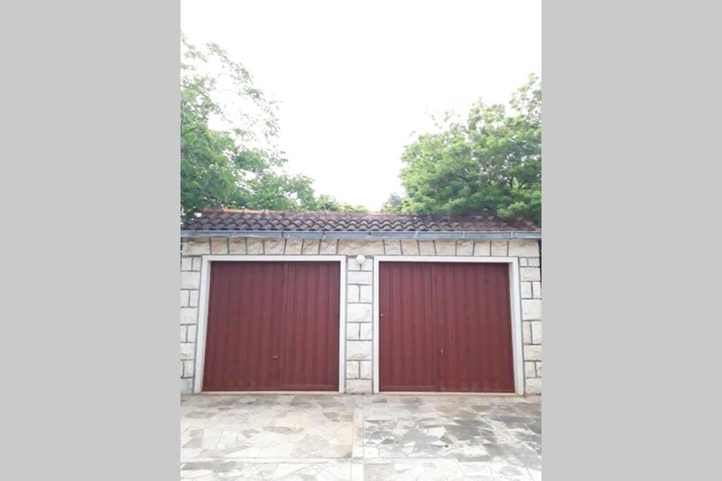 Giovanna - Spacious Lovely Apartment Supetar Ngoại thất bức ảnh