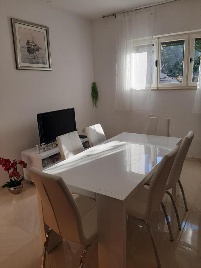 Giovanna - Spacious Lovely Apartment Supetar Ngoại thất bức ảnh