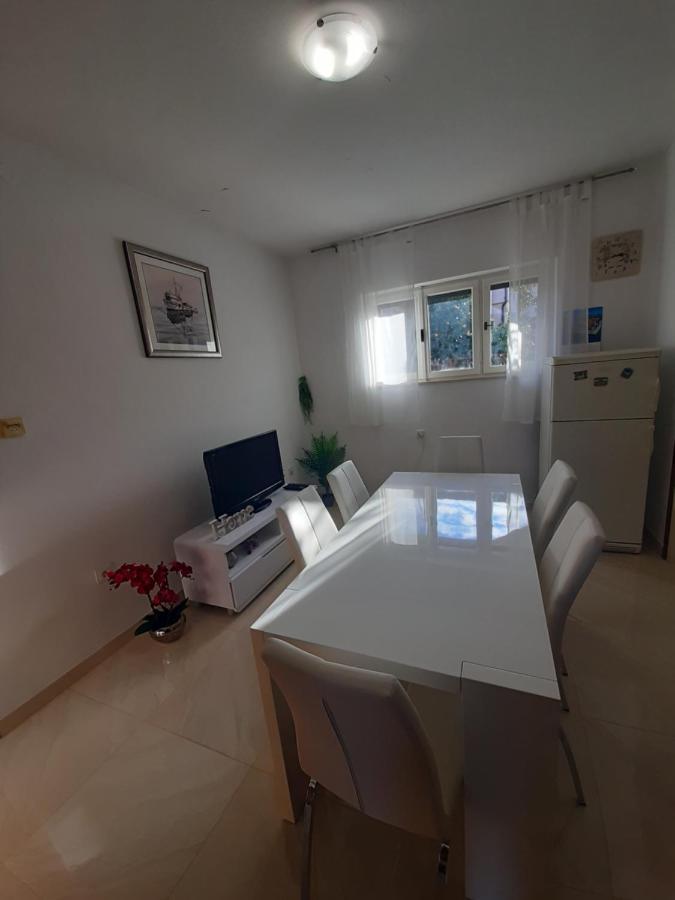 Giovanna - Spacious Lovely Apartment Supetar Ngoại thất bức ảnh